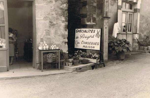 Les femmes et la préparation du foie gras en Périgord